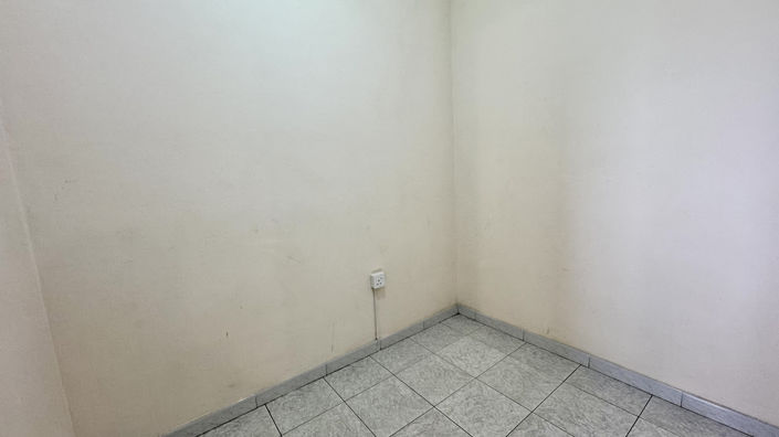 Image No.28-6 Bed House for sale