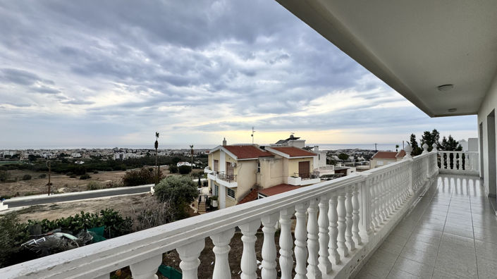 Image No.31-6 Bed House for sale