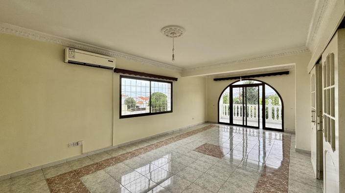 Image No.4-6 Bed House for sale