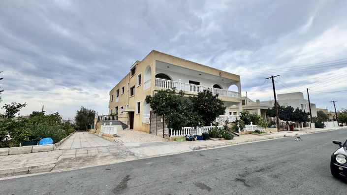 Image No.43-6 Bed House for sale