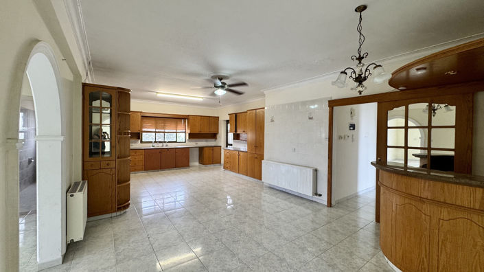 Image No.6-6 Bed House for sale