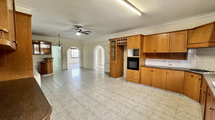 Image No.9-6 Bed House for sale