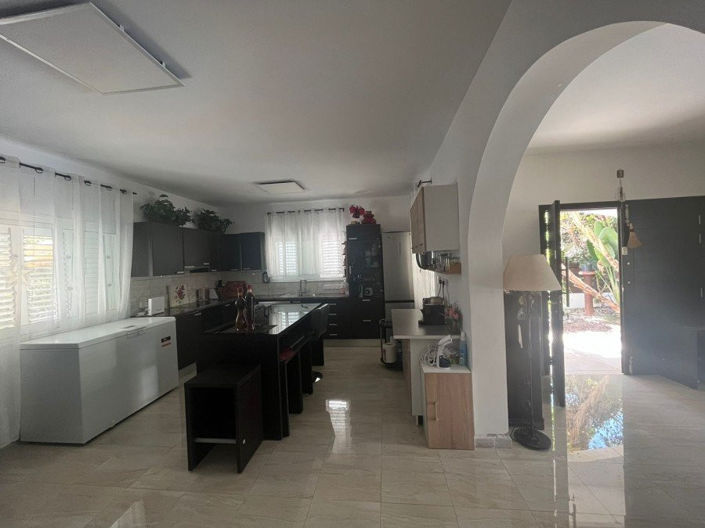 Image No.10-4 Bed Villa for sale