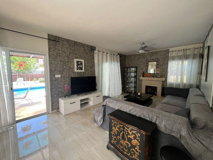 Image No.2-4 Bed Villa for sale