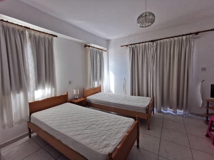 Image No.16-2 Bed Townhouse for sale