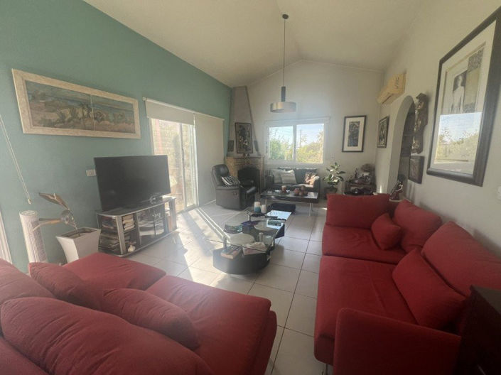 Image No.5-3 Bed Property for sale