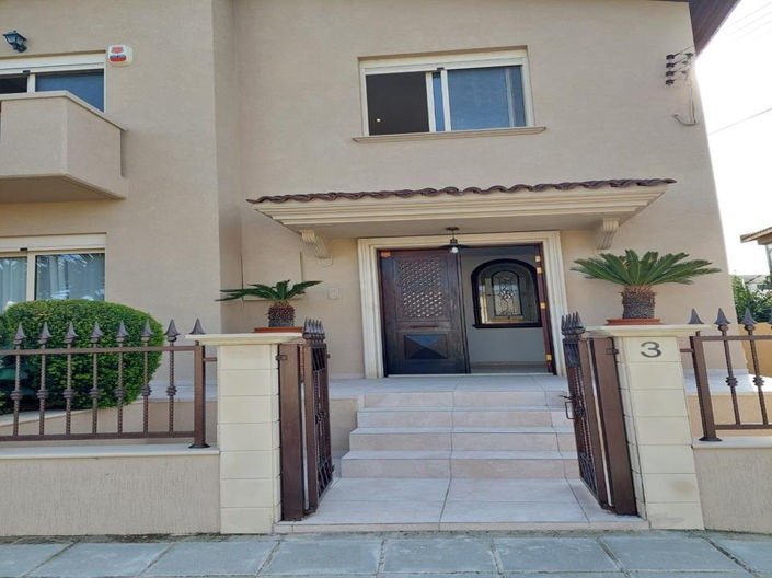 Image No.10-8 Bed Villa for sale