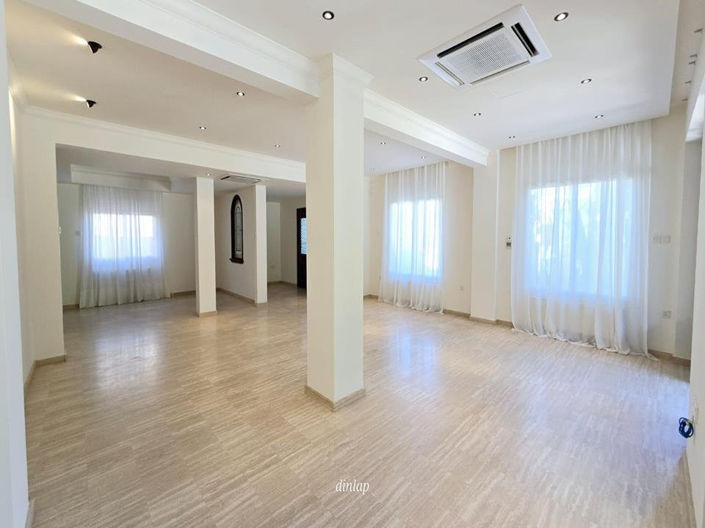 Image No.3-8 Bed Villa for sale