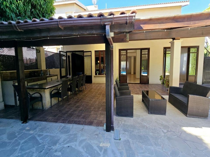 Image No.8-8 Bed Villa for sale