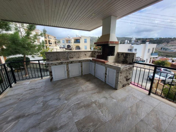 Image No.10-4 Bed Townhouse for sale