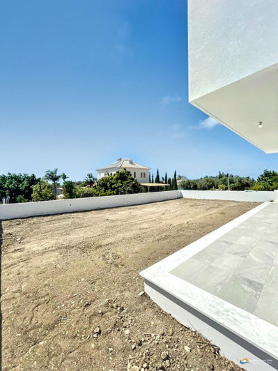 Image No.19-3 Bed Villa for sale