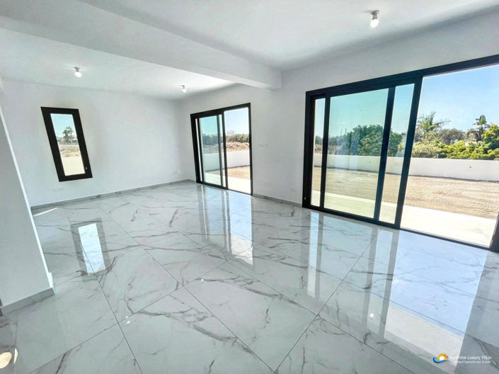 Image No.8-3 Bed Villa for sale