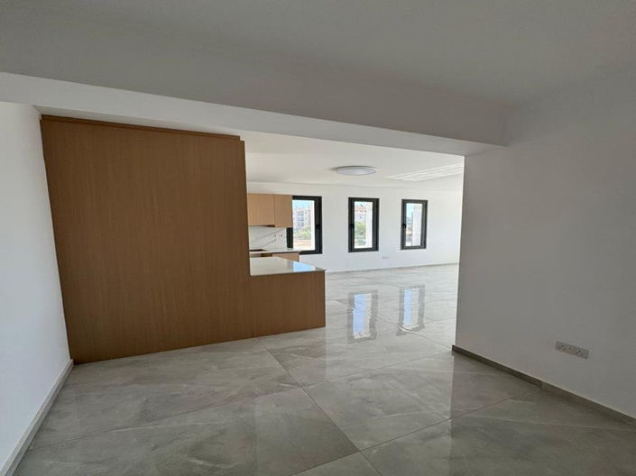 Image No.2-Appartement de 2 chambres à vendre à Universal