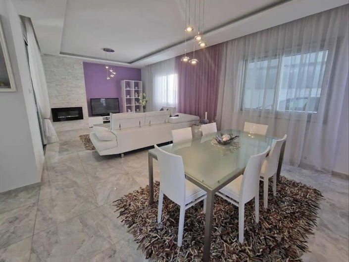 Image No.2-Villa de 5 chambres à vendre à Parekklisia