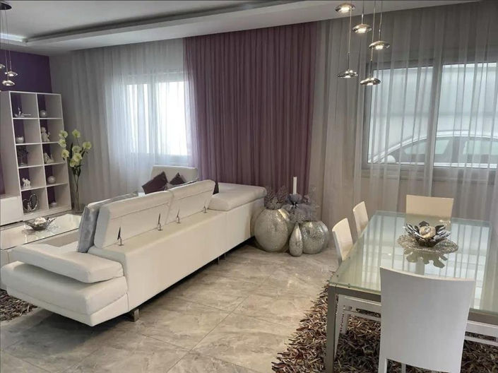 Image No.3-Villa de 5 chambres à vendre à Parekklisia