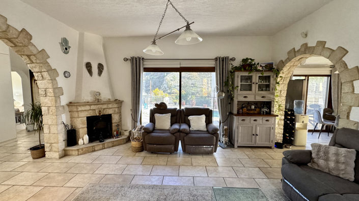 Image No.9-Villa de 4 chambres à vendre à Mesogi