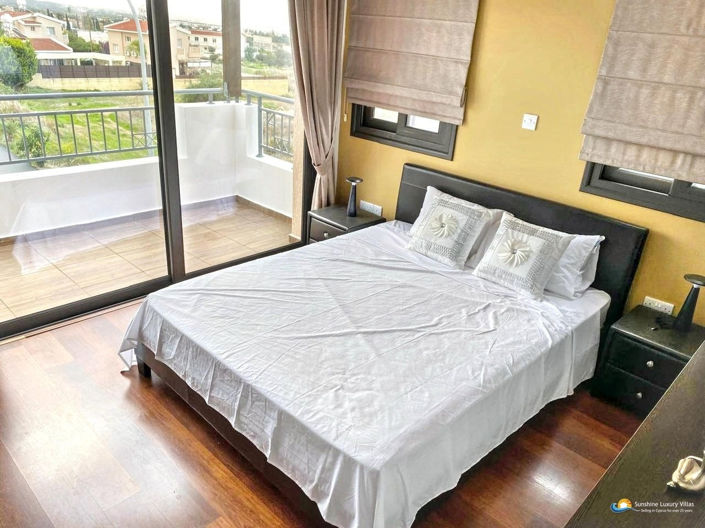 Image No.10-3 Bed Villa for sale