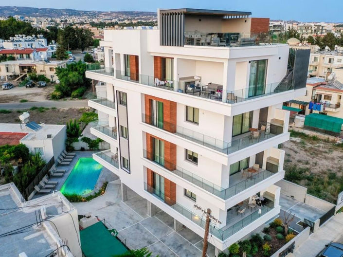 Image No.3-12 Bed Property for sale