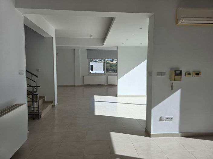 Image No.6-Villa de 4 chambres à vendre à Germasogeia