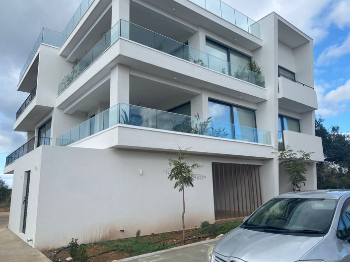 Image No.3-3 Bed Property for sale