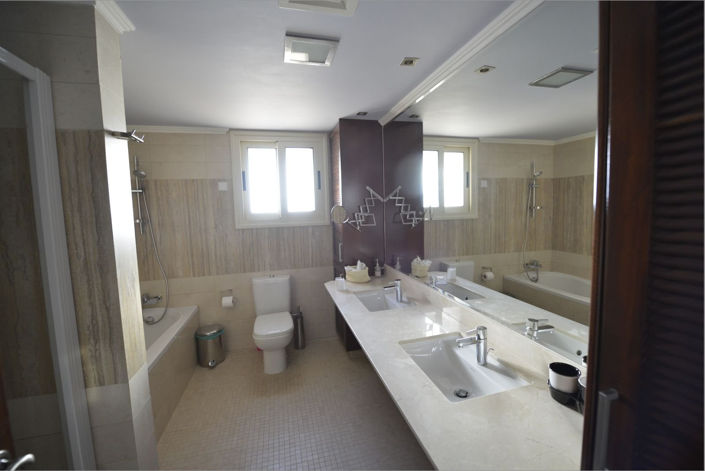 Image No.14-8 Bed Villa for sale