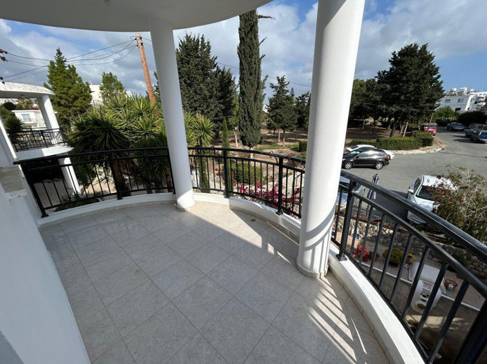 Image No.10-4 Bed Villa for sale