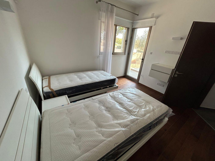 Image No.18-3 Bed Property for sale