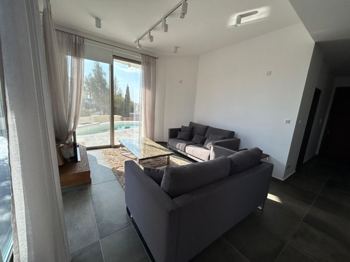 Image No.3-3 Bed Property for sale