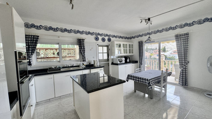 Image No.2-6 Bed Villa for sale