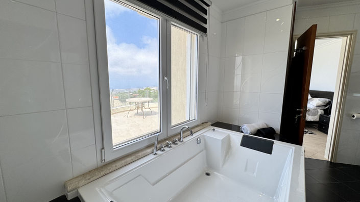 Image No.25-5 Bed Villa for sale