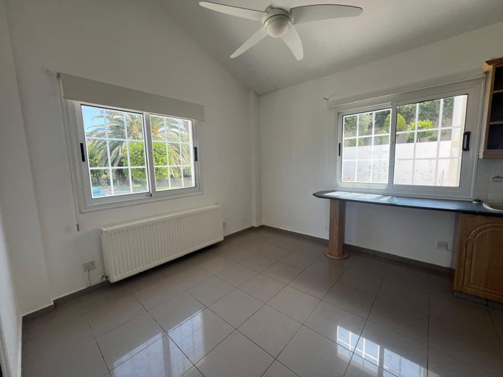 Image No.11-Villa de 5 chambres à vendre à Kissonerga