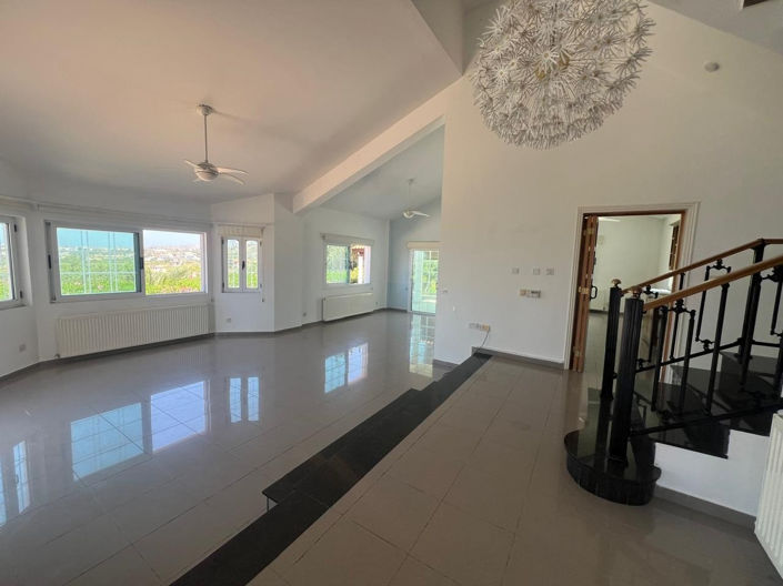 Image No.2-Villa de 5 chambres à vendre à Kissonerga