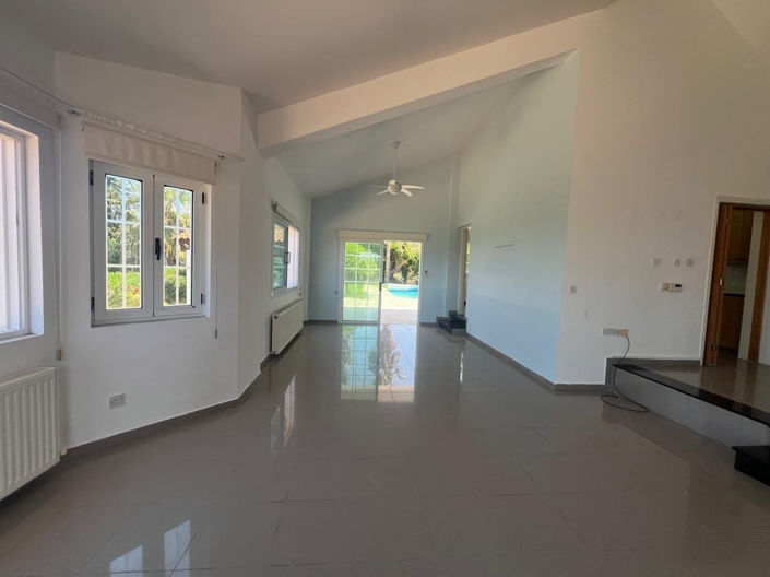 Image No.6-Villa de 5 chambres à vendre à Kissonerga