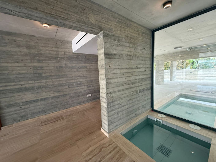 Image No.18-4 Bed Property for sale