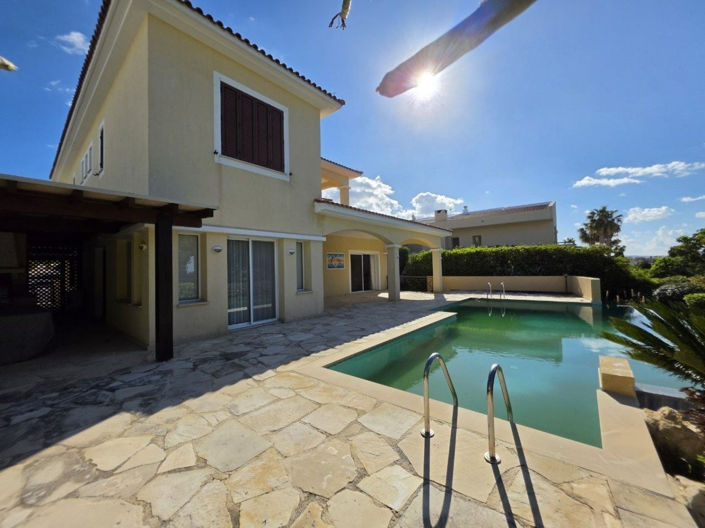 Image No.2-5 Bed Villa for sale