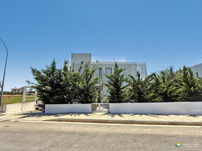 Image No.2-3 Bed Villa for sale