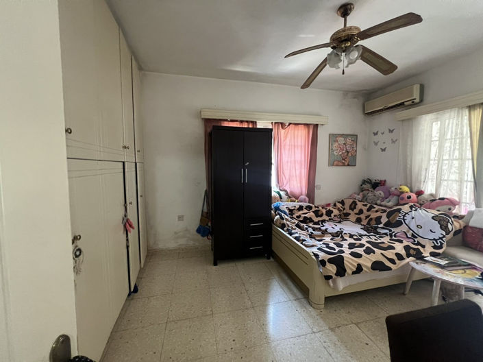 Image No.13-3 Bed House for sale