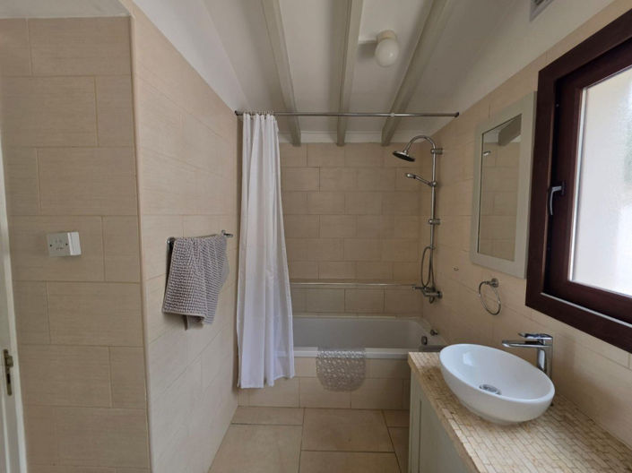 Image No.20-4 Bed Bungalow for sale