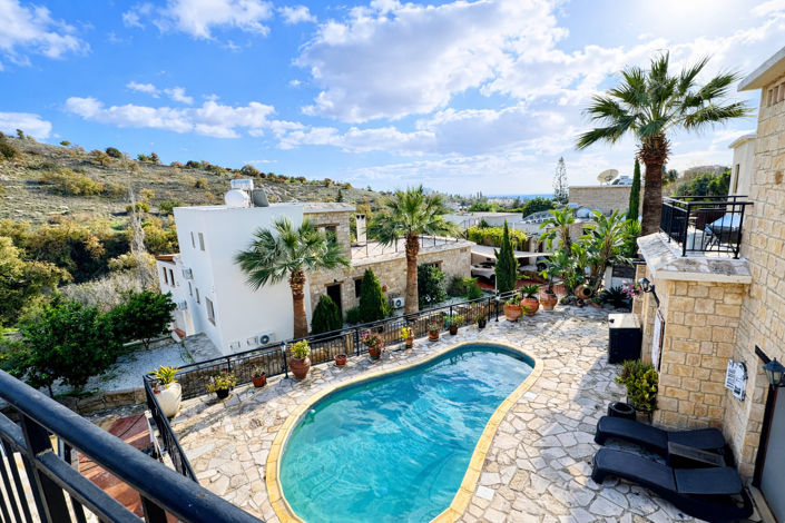 Beautifully renovated 4-bedroom villa located within a private gated development in the tranquil Lit