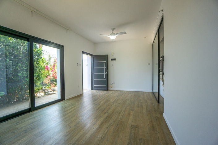 Image No.2-1 Bed House for sale