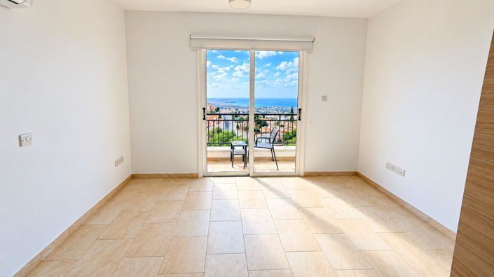 Image No.14-2 Bed Townhouse for sale