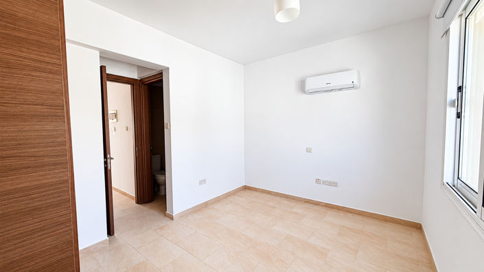 Image No.20-2 Bed Townhouse for sale