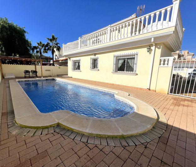 Image No.1-Villa de 4 chambres à vendre à Estrella Mar