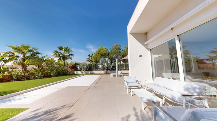 Image No.2-4 Bed Villa for sale