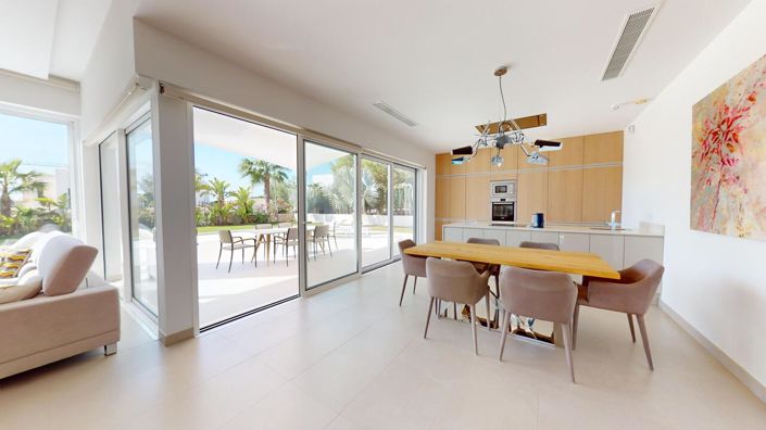 Image No.8-4 Bed Villa for sale