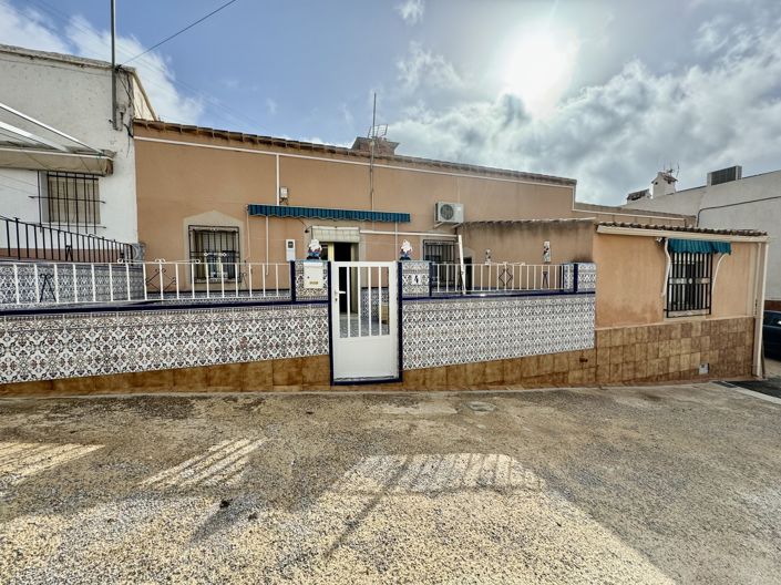 Image No.12-3 Bed Townhouse for sale