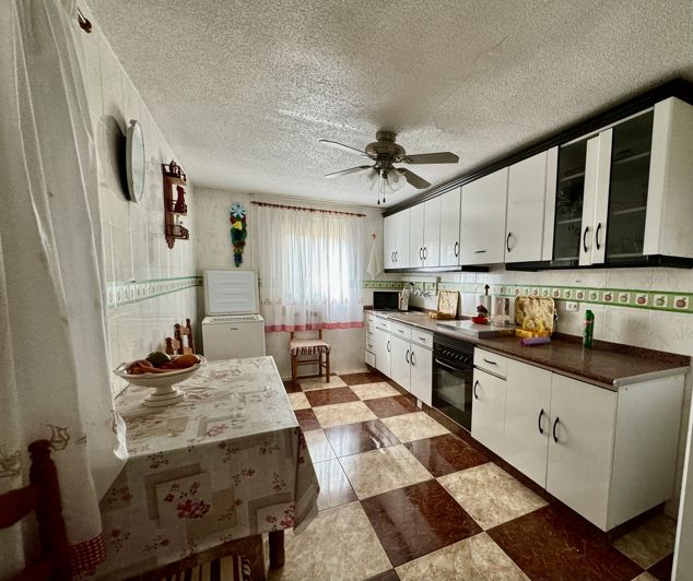 Image No.8-3 Bed Townhouse for sale