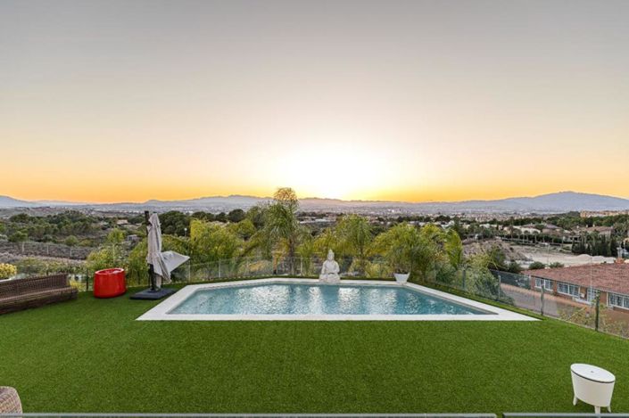 Image No.4-4 Bed Villa for sale