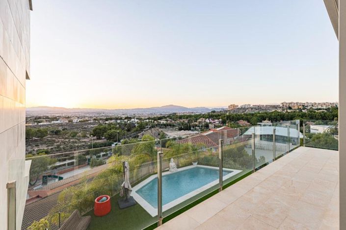 Image No.5-4 Bed Villa for sale