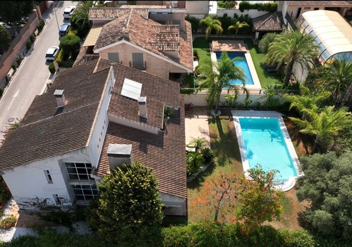 Image No.1-4 Bed Villa for sale